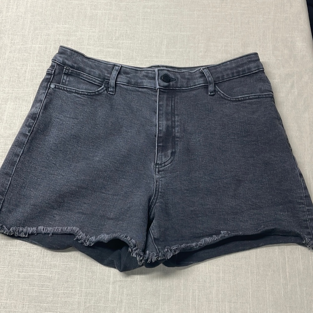 Jennifer Lopez high rise short size 14